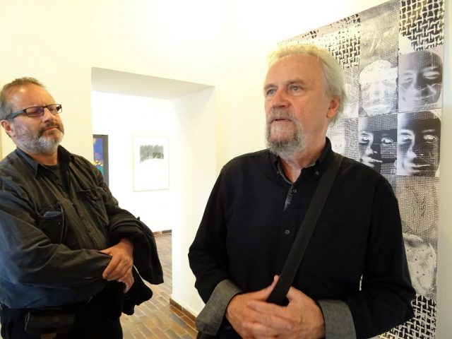 Vpravo Miloslav Polcar, kurátor výstavy
